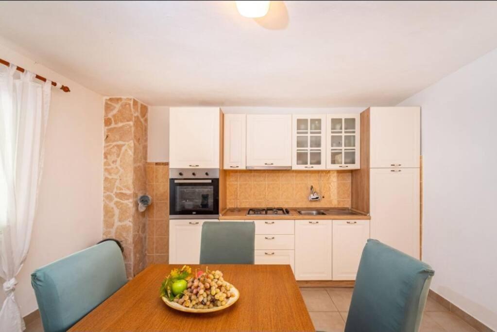 Irina Apartment Policnik